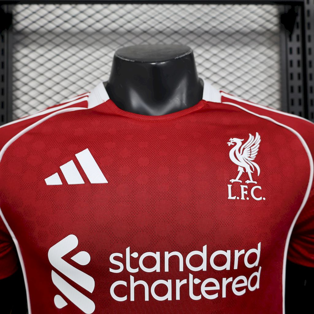 Camisa Liverpool I 2025/26 - Jogador Masculina - Vermelho e Branco