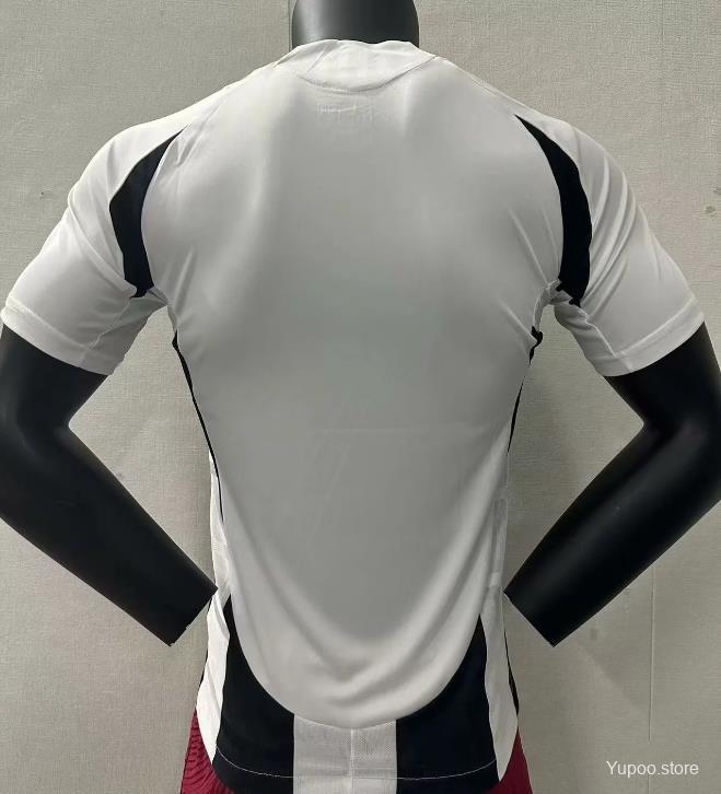 Camisa Juventus I 2025/26 - Jogador Masculina - Branca e Preta