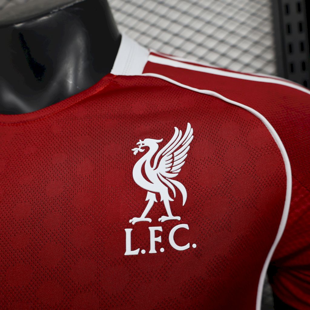 Camisa Liverpool I 2025/26 - Jogador Masculina - Vermelho e Branco