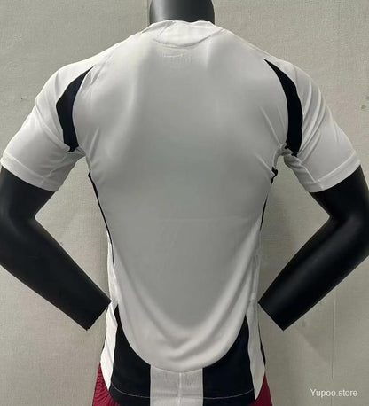 Camisa Juventus I 2025/26 - Jogador Masculina - Branca e Preta