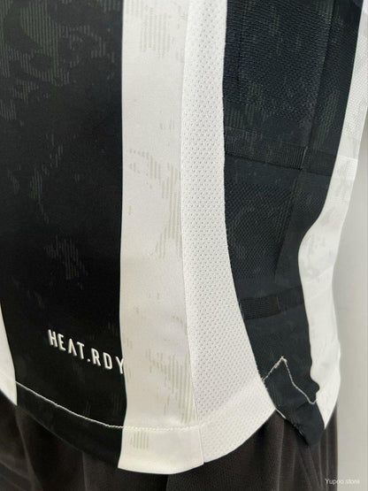 Camisa Juventus I 2025/26 - Jogador Masculina - Branca e Preta